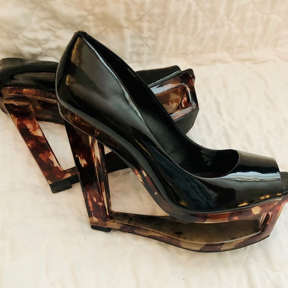 Jessica Simpson plexiglass platform heels NWOT sz 9